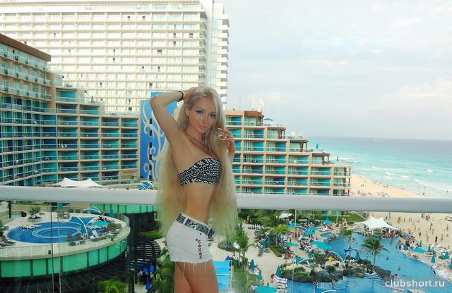 18340_valeria-lukyanova-v-shortah-33.jpg